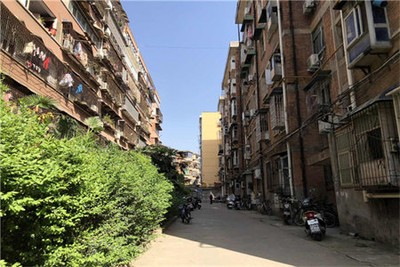 南城区御景华庭电梯9楼精装修三室证满2年77万诚意出售